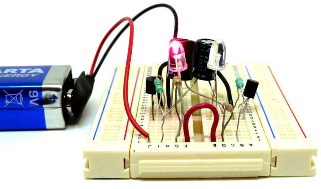 مدار الکترونیکی نوسان ساز Astable Multivibrator